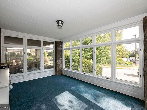 4th image of 601 E Allens Ln