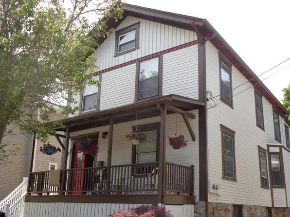 16 Pond Ave, Newport, RI 02840