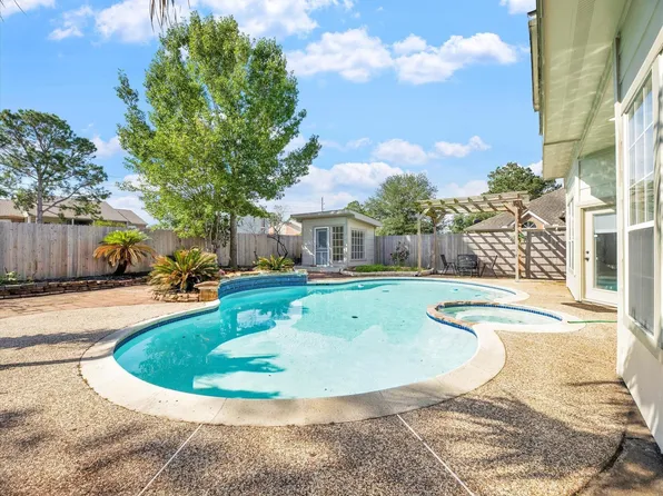 7042 River Garden Dr, Houston, TX 77095