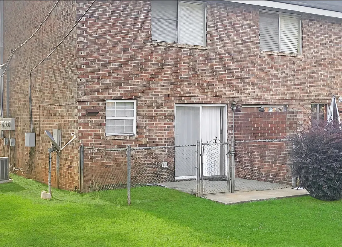 Building Photo - 2505 Nottingham Way #4