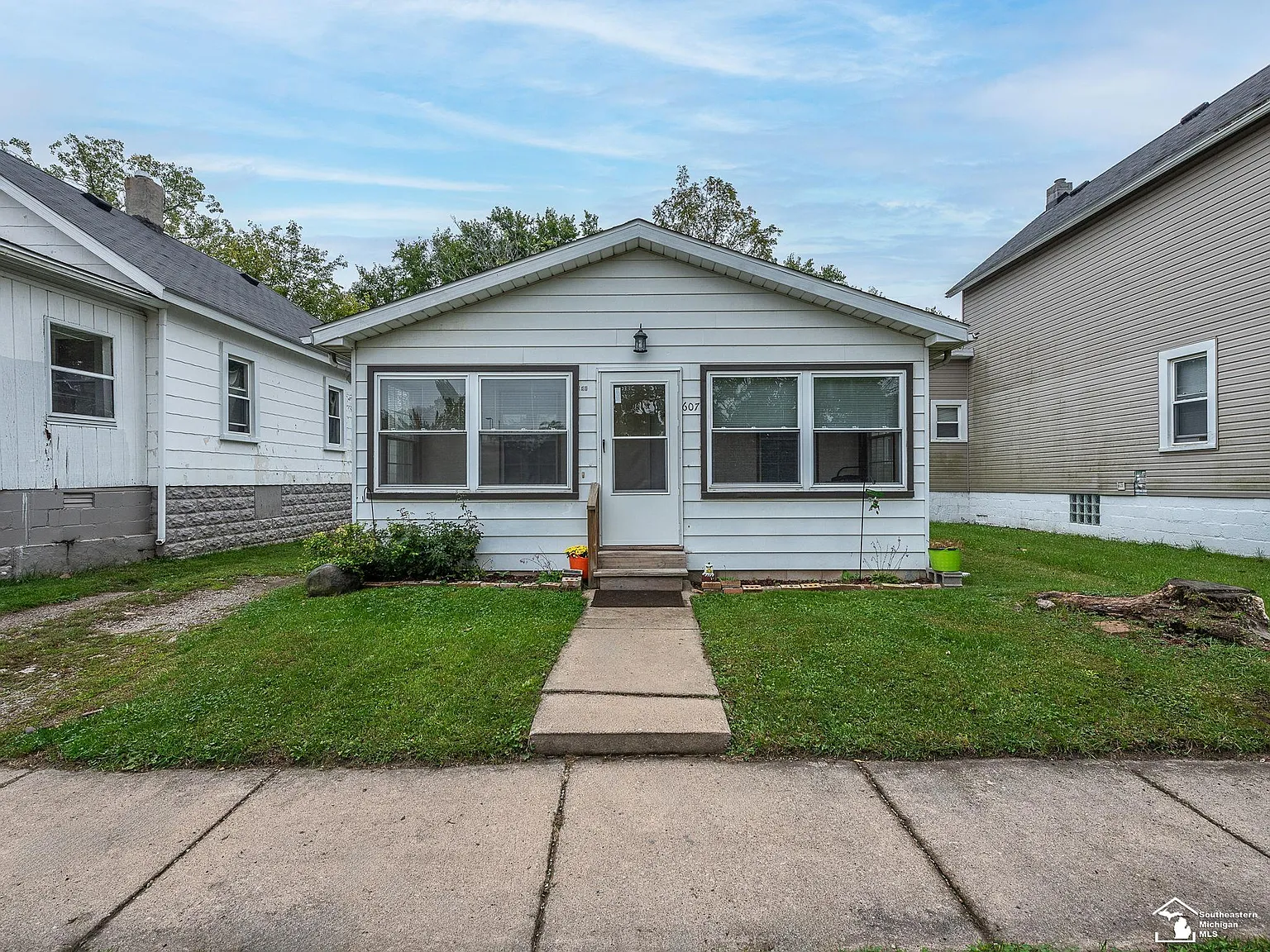 607 Railroad St photo 1