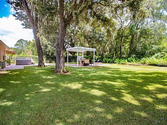 3rd image of 1731 Oakwood Estates Dr