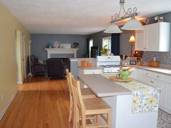 3rd image of 12426 Danielle Dr