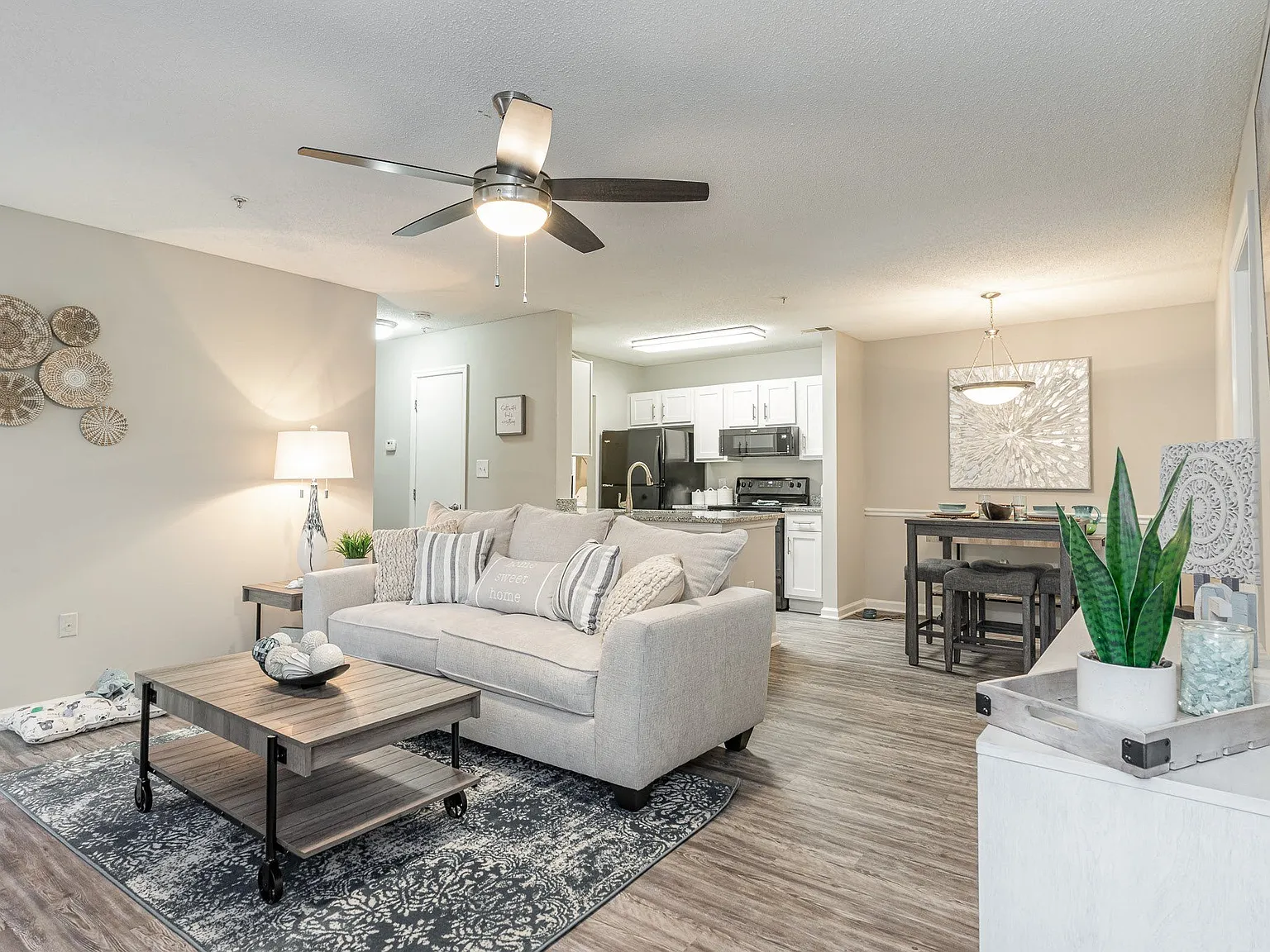 Litchfield Oaks Apartments — Photo 4