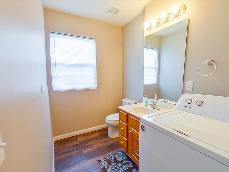 438 Butterfield Rd — Photo 7