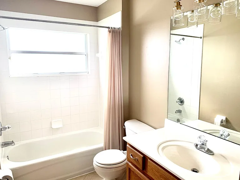 1252 Woodchurch Ln — Photo 31