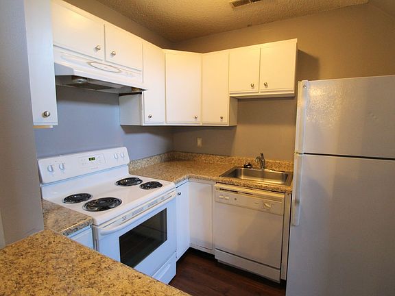 3rd image of 1337 Bradley Dr #4B-2Ba