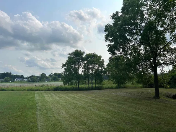 4 W Pearl St, Neshkoro, WI 54960