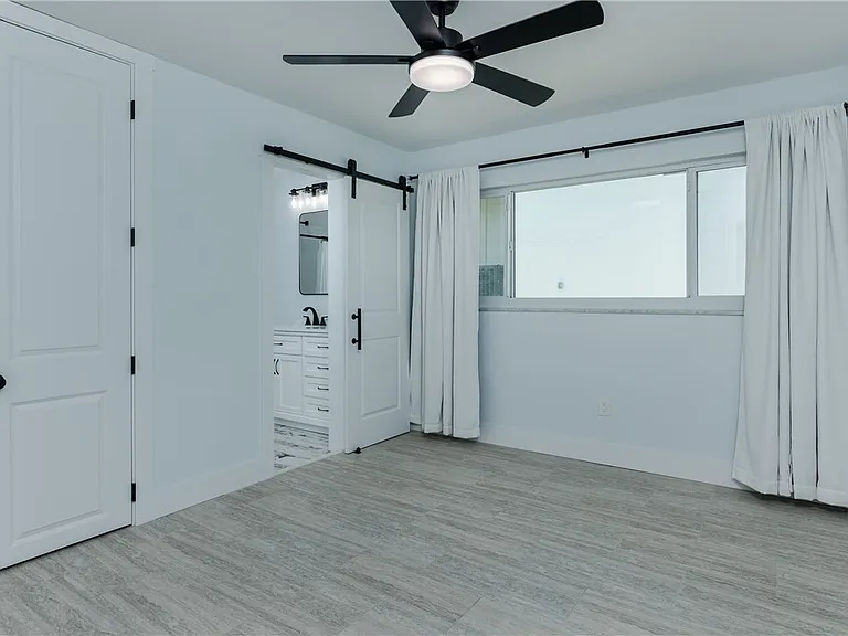 5609 De Soto Ct — Photo 32