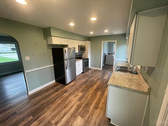 3rd image of 489 Grandview Dr
