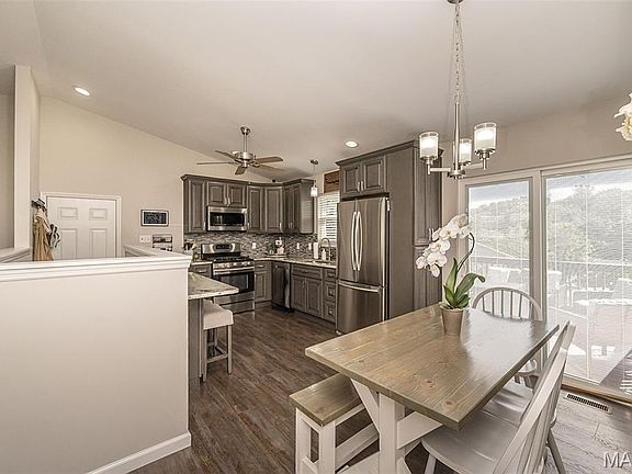 5th image of 2552 Plymouth Dr