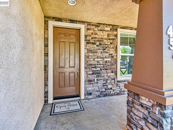 4th image of 4547 Glenbrook Dr