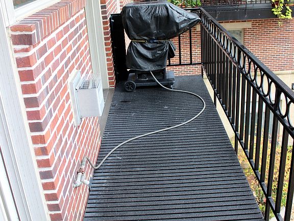 5th image of 1515 N Van Buren St APT 400