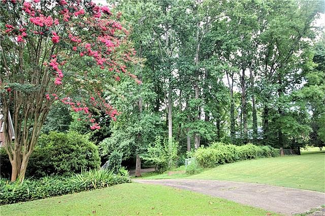 1st image of 16 Lakeview Dr
