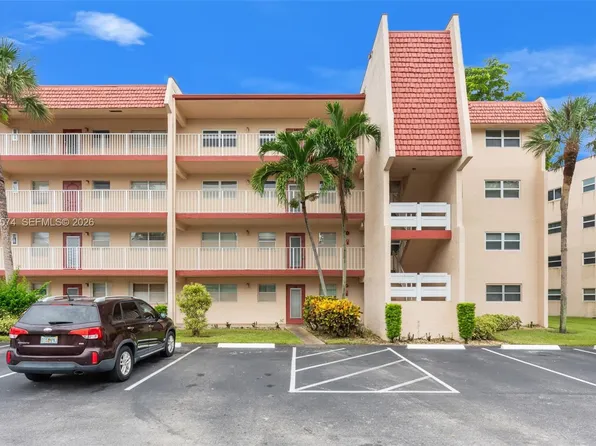 1040 Country Club Dr APT 208, Pompano Beach, FL 33063