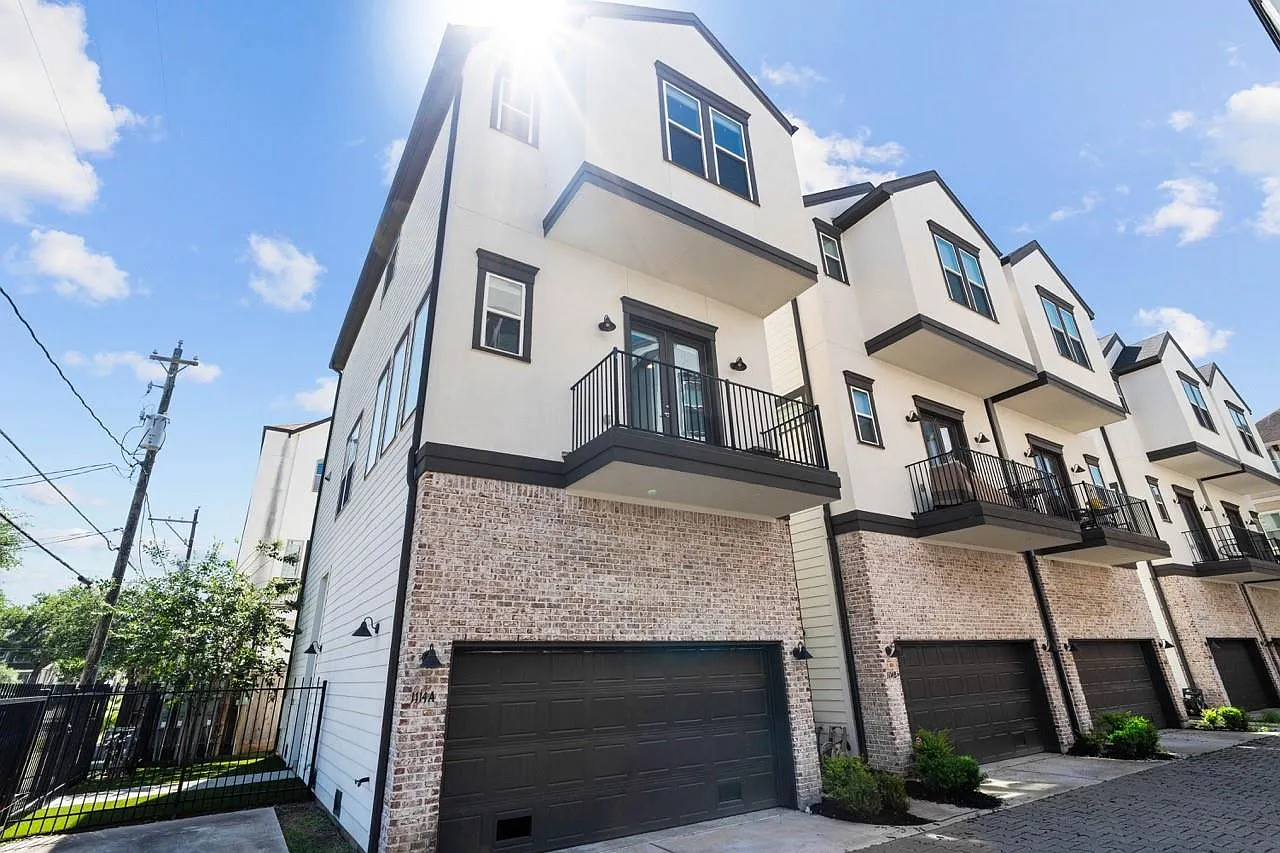 3 bed, 3.5 bath, 2049 sqft, $3,100 — Photo 1