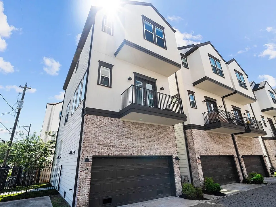 1114 W 15th 1/2 St #A