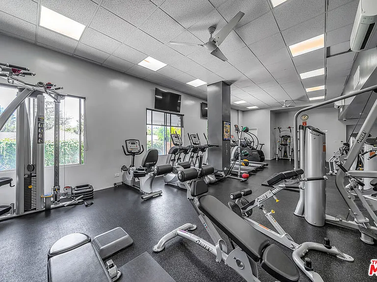 10501 Wilshire Blvd #2008 — Photo 14