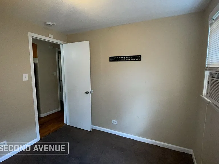 9345 S Burnside Ave — Photo 4