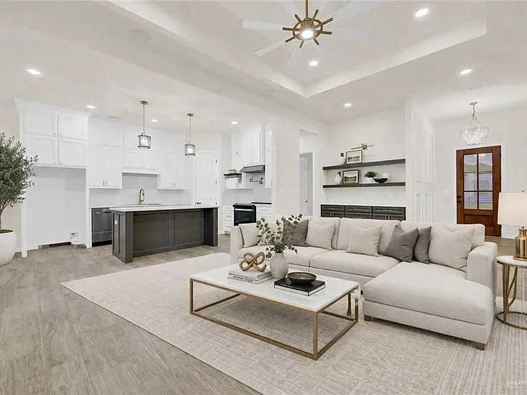8015 N 48th Ln — Photo 3