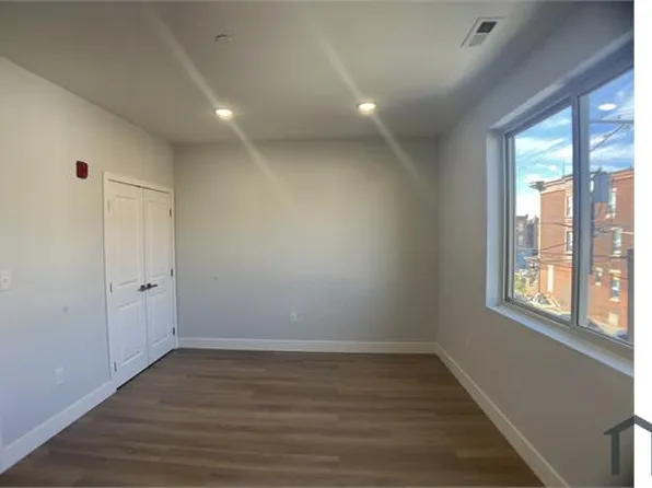 3215 N 13th St, Philadelphia, PA