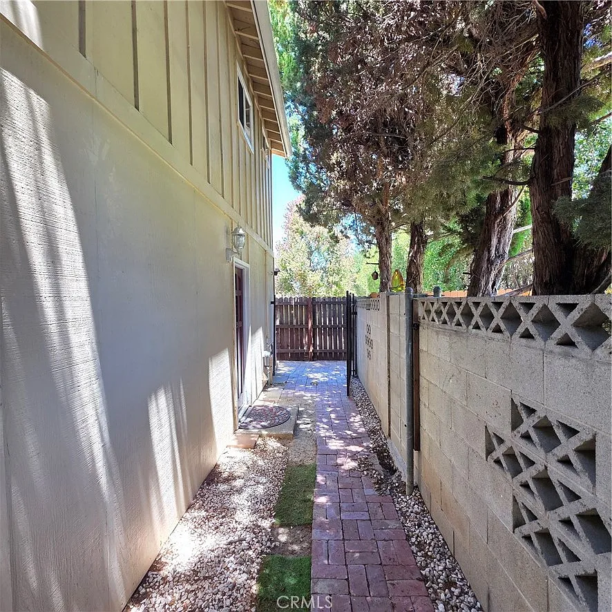 1 bed, 490 sqft, $2,300 — Photo 3