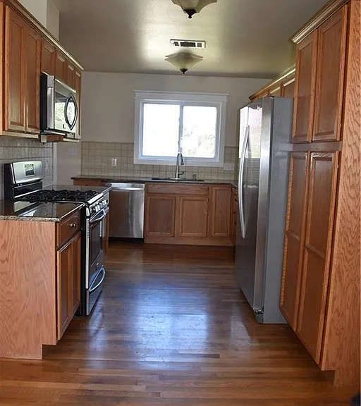 2109 Wright St — Photo 4