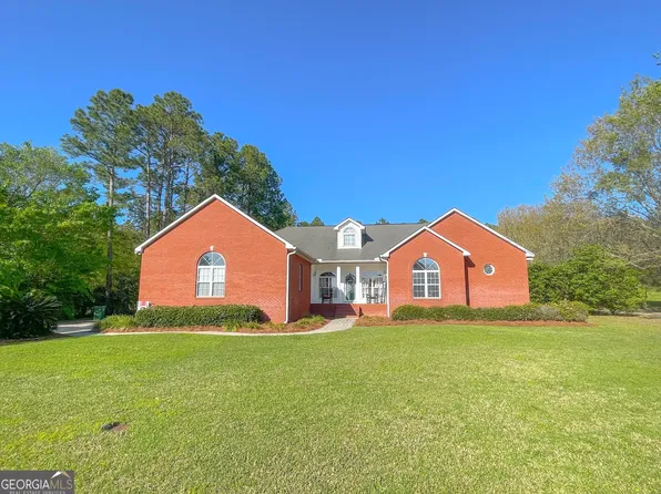 228 Twin Lakes Dr, Moultrie, GA 31768