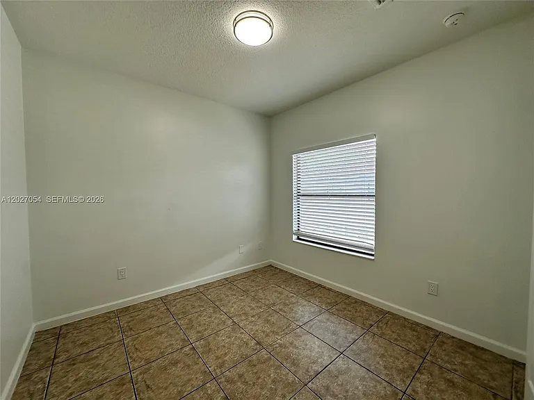 1035 NE 10th Ave #1 — Photo 19