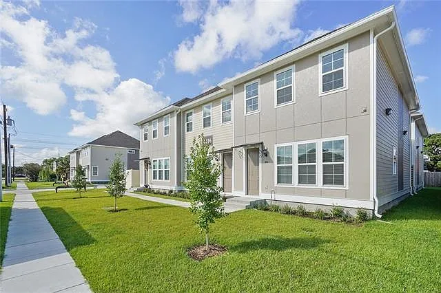 3 bed, 3.5 bath, 1700 sqft, $2,100 — Photo 1