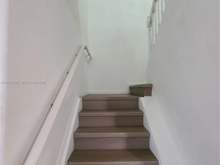 3071 Riverside Dr #0 — Photo 5