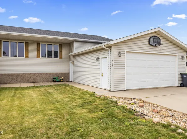 4525 30th Ave NW, Mandan, ND 58554