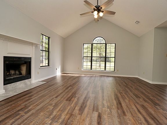 3rd image of 4028 Landeau Cir