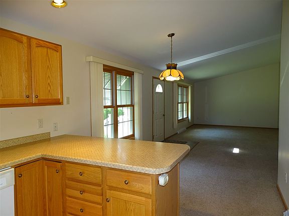 5th image of 208 Lane Ave