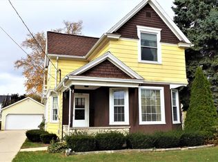 1110 S 25th St, Manitowoc, WI 54220