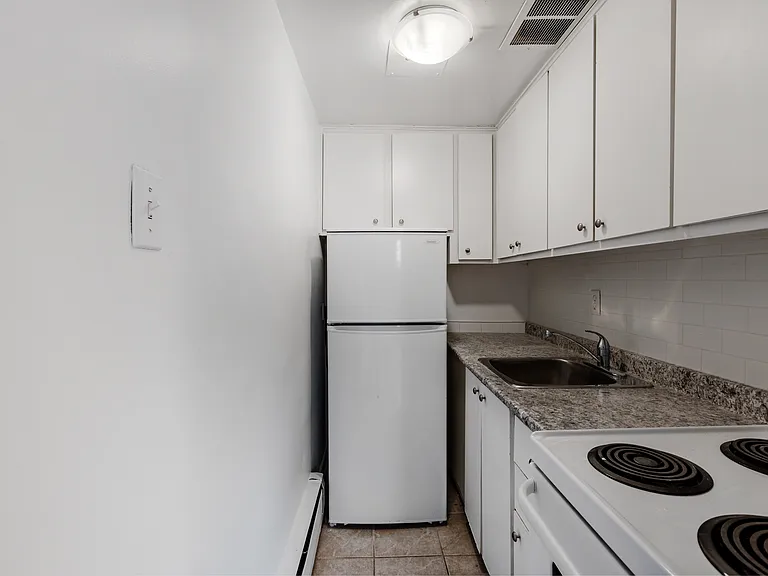 335 Cooper St — Photo 32