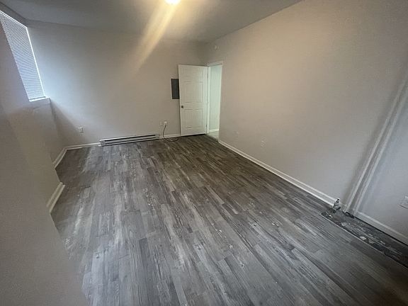 3rd image of 226 McCormick Pl APT 1