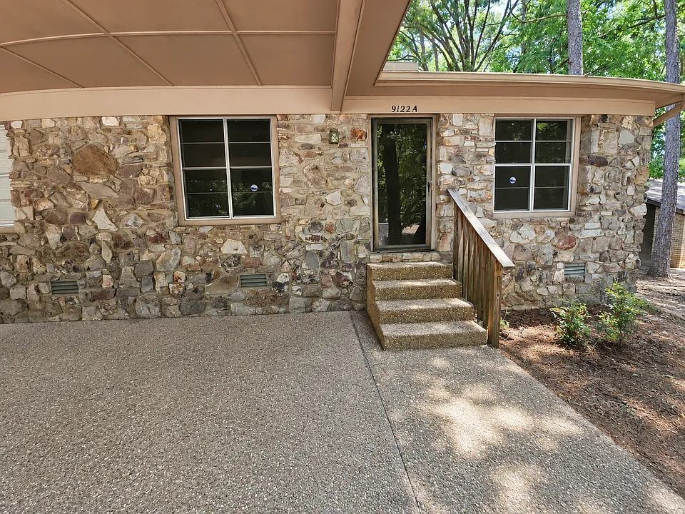 9122 Tanya Dr
