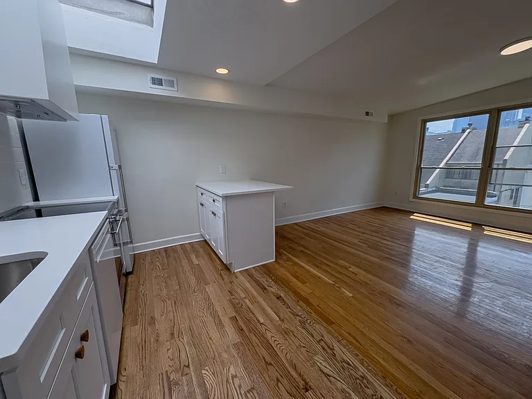 1934 Green St #3 — Photo 25