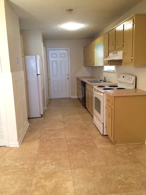2 bed, 1120 sqft, $1,400 — Photo 2