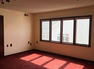 304 E 3rd St APT 7, Pella, IA 50219