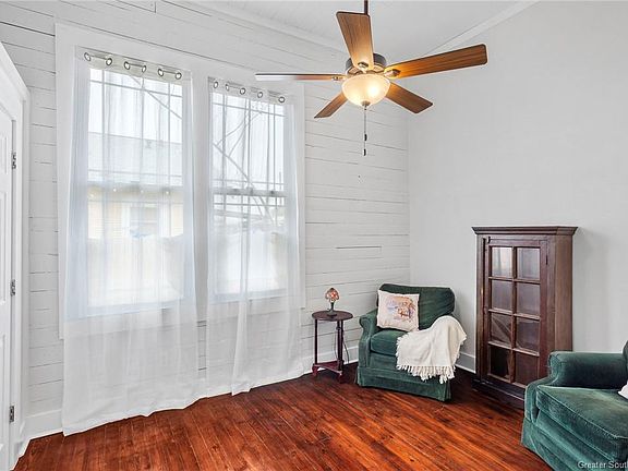5th image of 701 Iris St
