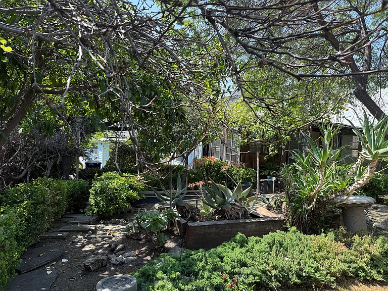 516 N Virgil Ave — Photo 33