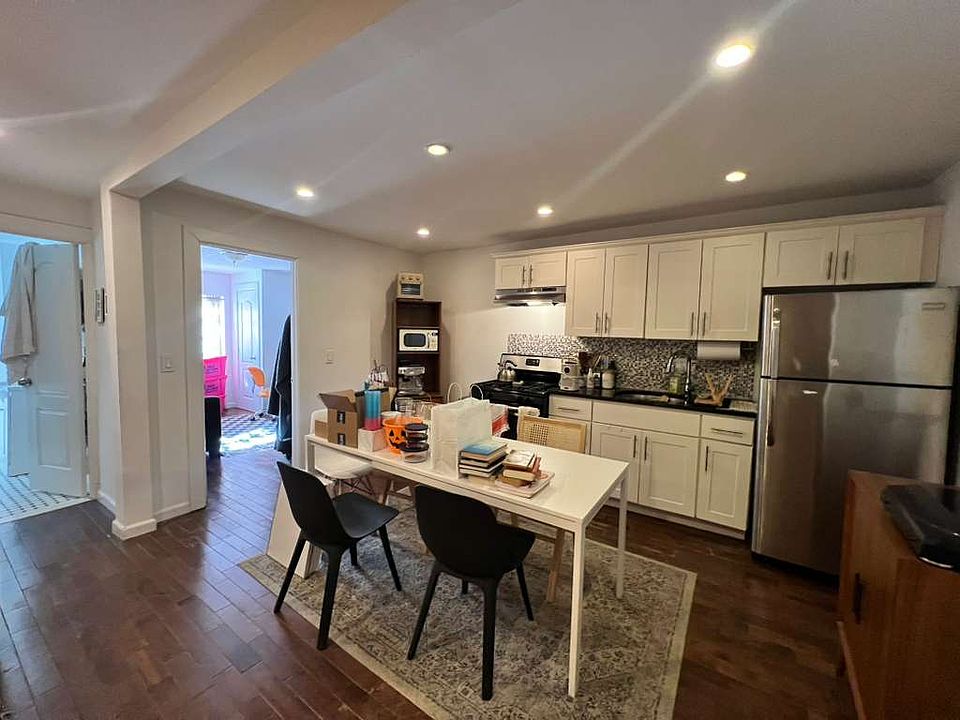 1st image of 442 Jefferson Ave #1
