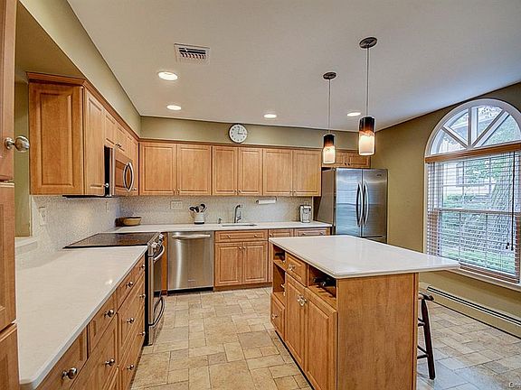 3rd image of 95 Somerset Dr #95