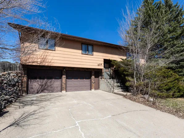 306 W Turnpike Ave, Bismarck, ND 58501