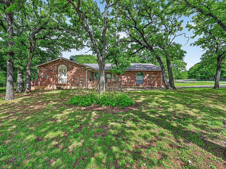 1st image of 745 Carol Ln