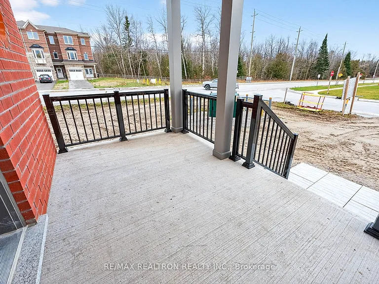 1 Wakefield Blvd — Photo 5
