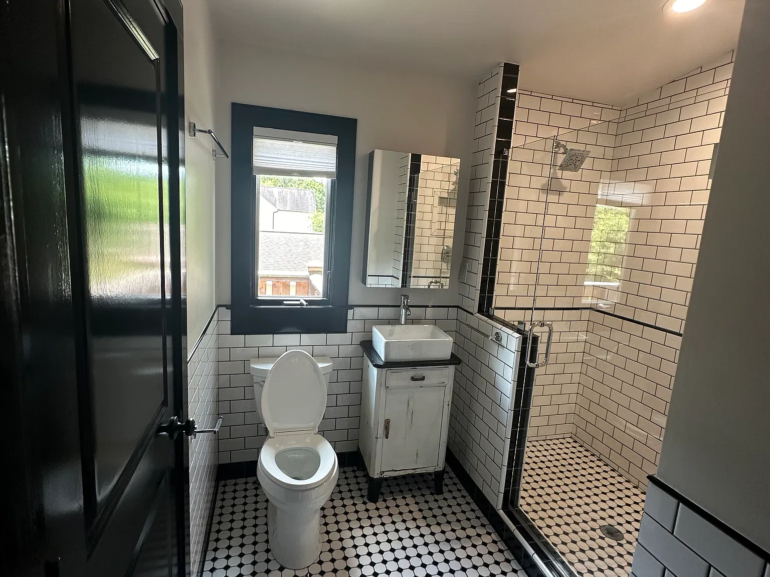 Studio, 750 sqft, $1,425 — Photo 3