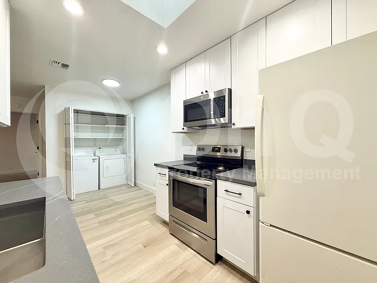 9015 W Elm St #7 — Photo 3